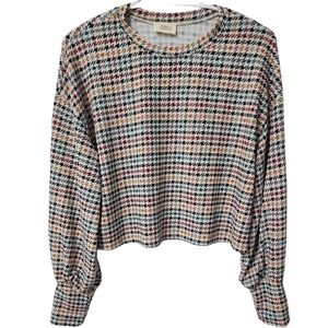 If She Loves long sleeve crop top shirt